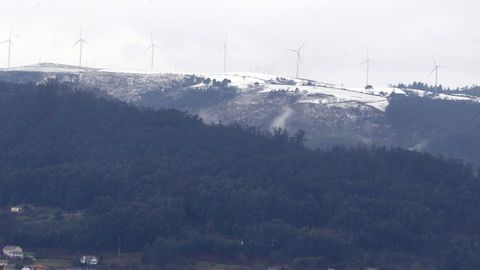 Nieve en los puntos altos de monta�a