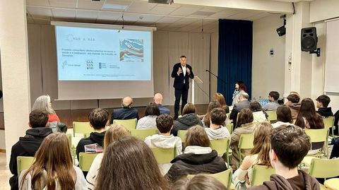 Presentaci�n del programa Man a Man en el IES de Vilalonga