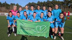 Las boirenses posaron con una pancarta de la Asociaci�n Espa�ola contra el C�ncer antes del partido.