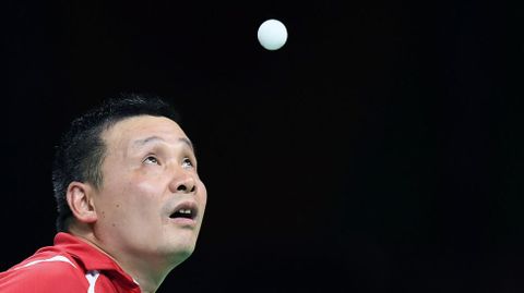 El espa�ol He Zhiwen (Juanito) en las rondas de tenis de mesa.