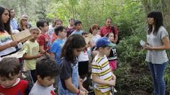 Los ni�os del campamento de Ribadavia comparten jornada con un gal�pago