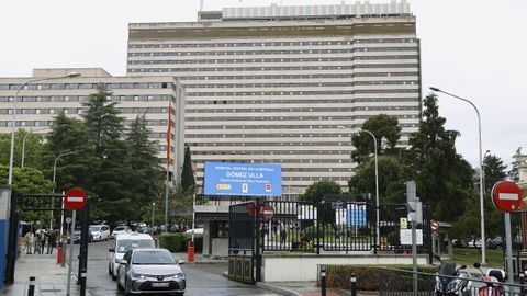 Entrada al hospital central de la Defensa G�mez Ulla de Madrid.