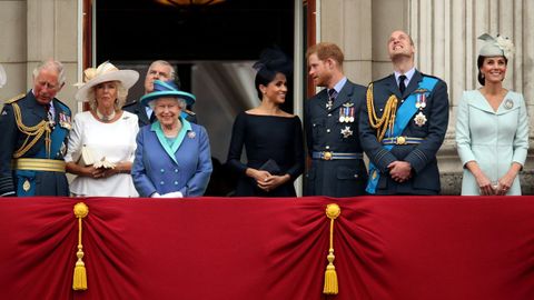 La familia real  en un balcn del palacio de Buckingham durante la conmemoracin del centenario del Royal Air Force, el 10 de julio del 2018