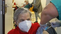 Vacunaci�n contra el covid-19 de mayores de 80 a�os en el Chuac