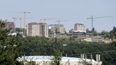 Las gr�as y las nuevas edificaciones dominan el paisaje de San Fiz, uno de los barrios con mayor ritmo de crecimiento inmobiliaria de Lugo.