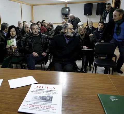 Asistentes a una reuni�n preparatoria de la concentraci�n.