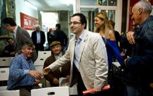 V�zquez saluda a militantes ferrolanos a su llegada a Ferrol.