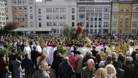 Durante la emblem�tica procesi�n de la Borriquilla en A Coru�a se realiz� la bendici�n de los ramos