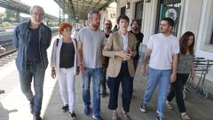 Ana Pontn, Daniel Castro y otros miembros del BNG en la estacin de tren de Lugo