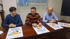 El alcalde de Ribeira, Lu�s P�rez Barral; el presidente de la patronal, Francisco Mart�nez; y el concejal Vicente Mari�o, presentaron la campa�a