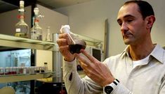 Liz, un referente internacional en nanomateriales, trabaj� 15 a�os en la Universidade de Vigo.