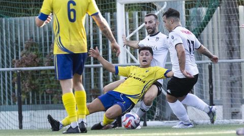 Partido entre el Dumbra y el Dubra (2-2) en la primera jornada del campeonato en la Preferente Futgal