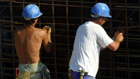 Trabajadores de la construcci�n al sol
