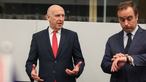 El ministro de Defensa brit�nico, John Healey, junto a su hom�logo franc�s, Sebastien Lecornu.