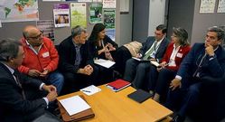 Autoridades y sector, reunidos con Ana Miranda, del BNG.