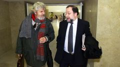 Xos� Manuel Beiras y Xos� Lu�s Barreiro Rivas, en la Facultad de Periodismo de Santiago, en una imagen del a�o 2001.