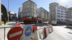 Cruce de la Ronda da Muralla con la r�a Santiago. 