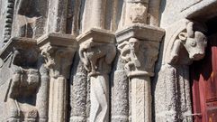 Capiteles a la entrada de la iglesia rom�nica de San Pedro de Bembibre