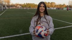 Alexia Lorenzo en el campo municipal Manuel Vecino, en Coristanco