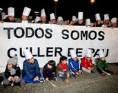 La concentraci�n de apoyo al restaurante Culler de Pau se organiz� a trav�s de las redes sociales. 