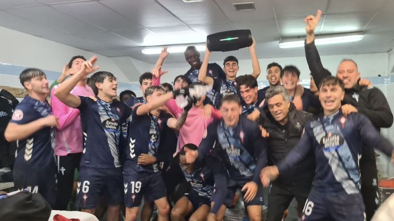 Los jugadores del Celta Fortuna, celebrando el triunfo sobre el Avils.
