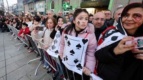 Numeroso p�blico acudi� a la Porta do Sol en la despedida del entroido vigu�s.  