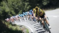 El pelotn ciclista durante la decimoquinta etapa de la 74th Vuelta a Espaa 2019, con salida en la localidad de Tineo y meta en el Santuario del Acebo