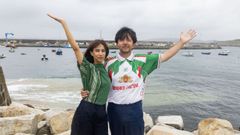 Natalia y Borja, los Prieto Flores, en Laxe este mes de agosto. Él lleva la camiseta de Boyanka Kostova