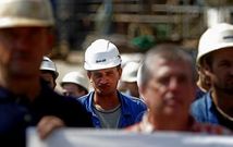 Los trabajadores de los astilleros vascos Zamakona protagonizaron ayer una protesta contra la devoluci�n de las ayudas.