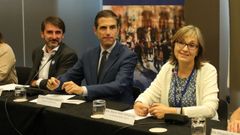 Cristbal Belda, primero por la izquierda, y Marina Polln, primera por la derecha durante unas jornadas cientficas