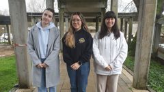 Iria Fari�a, Mar�a Castiblanco y M�riam Cort�s (de izquierda a derecha) estudian en la Escola Polit�cnica Superior de Lugo, y creen que la suya es una carrera como cualquier otra, por lo que deber�a tener m�s alumnas