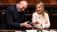 El ministro de Defensa italiano, Guido Crosetto, junto a la primera ministra, Giorgia Meloni.