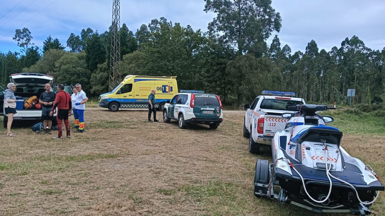 Rescatan a dos personas en el embalse de Río Covo al pinchar la lancha neumática en la que navegaban y permanecer agarrados a una boya
