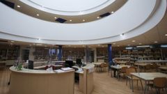 Sala de lectura de la biblioteca de Nar�n