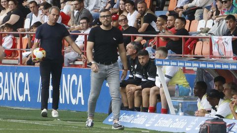 Yago Iglesias, en el banquillo del &Aacute;ngel Carro en el derbi entre el Lugo y el Celta Fortuna.