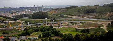 Los encargados de los trabajos de enlace entre la AG-55 y el puerto exterior ya han concluido uno de los viaductos. 
