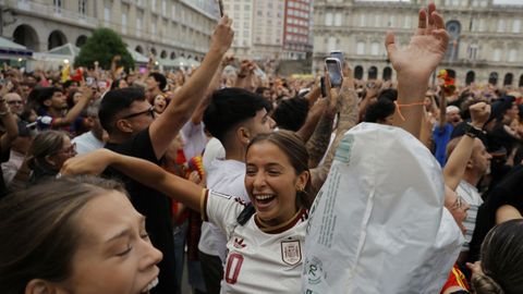 Pantalla gigante en la plaza de Mar�a Pita en A Coru�a.