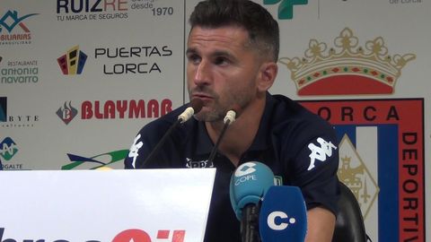 Iv�n Ania en rueda de prensa con el Villanovense