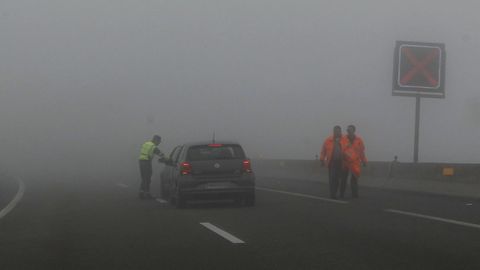 Niebla en la A-8 (imagen de archivo)