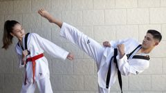 Tomasa y Borja Domingo Franco Mart�nez, que ganaron el campeonato gallego de taekuondo en sus categor�as