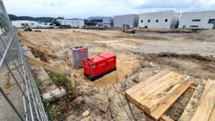 Arranque de las obras para preparar los terrenos que acoger�n la moderna factor�a de Emenasa en Nigr�n.