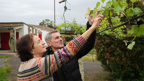 <strong>La gerente de la bodega Santiago Ruiz con el en�logo Chema Ureta</strong>