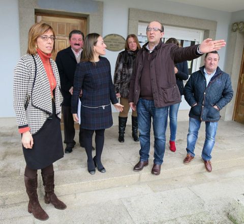 La conselleira y el alcalde, a la salida del Ayuntamiento. 