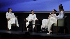 Tanxugueiras (desde a esquera, Aida Tarr�o, Olaia e Sabela Maneiro) e Carolina Iglesias, este xoves no Teatro Col�n