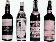 Diferentes modelos de botellas en las que se vend�an los licores.