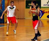 Ayer s�, por fin, pudo jugar el Xuven un partido de nivel.