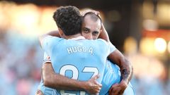 El jugador del Celta Borja Iglesias, abrazando a Hugo �lvarez en el duelo ante el Racing de Santander.