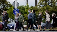 Gente con mascarillas en Galicia en la fase 1