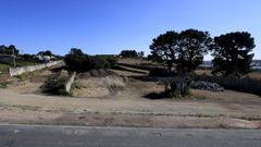 alfonso.Un nuevo paisaje intramuros: como se puede apreciar en la imagen superior, ya se ha eliminado por completo la muralla que separaba la finca de la antigua f�brica de armas, en Pedralonga, de la AP-9, y por donde se accede al monte Mero o a los Maristas