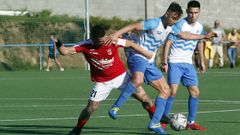 FUTBOL Cidade de Ribeira - Negreira EN 1� GALICIA Y EL RIBEIRA ASCENDIO A PREFERENTE.Imagen de archivo de un partido del Cidade de Ribeira